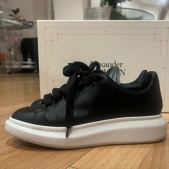 Alexander McQueen sneakers - Picture 1 of 8